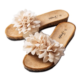 Babuchas beige decoradas con flores Farland