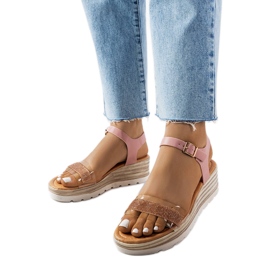 Sandalias rosas con cuña de Bussière.