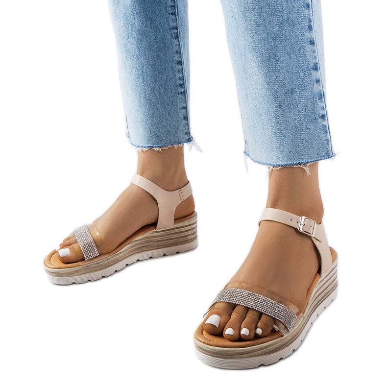 Sandalias beige con cuña de Bussière Sandalias beige con cuña de Bussière