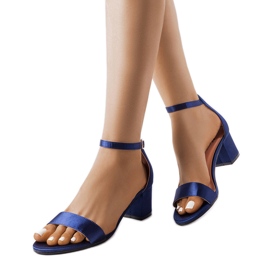 Sandalias azul marino con tacón bajo de Bingamon
