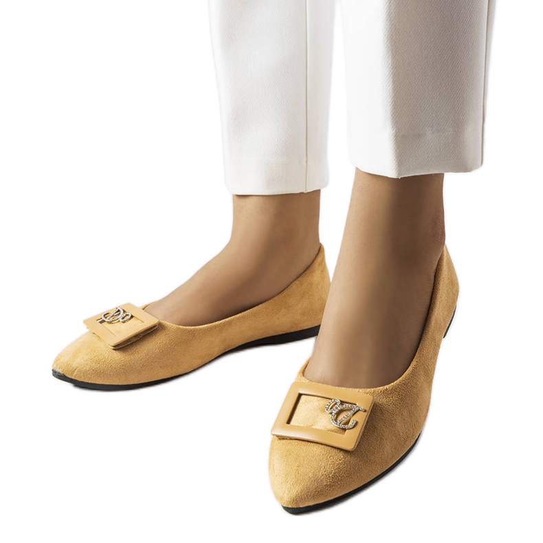 Bailarinas beige decoradas con pedrería de Fleming