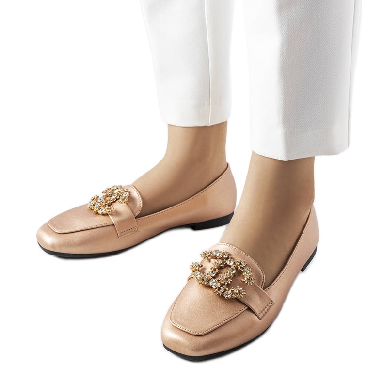 Mocasines dorados con pedrería de Neuer