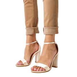 Sandalias beige de tacón alto de Rive
