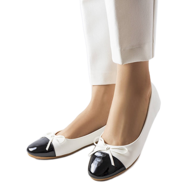 Bailarinas con puntera de charol blancas de Despins blanco