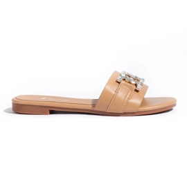 Sandalias de mujer beige con una elegante hebilla Shelovet