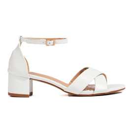 Elegantes sandalias blancas de tacón bajo de Shelovet blanco