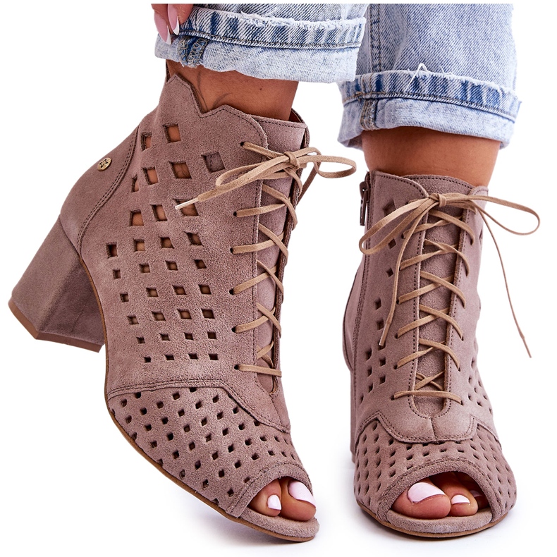 Botas De Gamuza Con Patrón Calado Maciejka 05966-10 Beige Oscuro