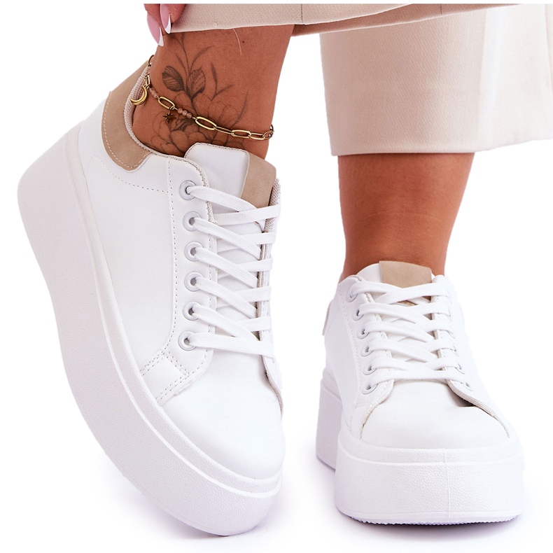 Zapatos Deportivos En Una Plataforma Masiva Blanco Y Beige Boneti
