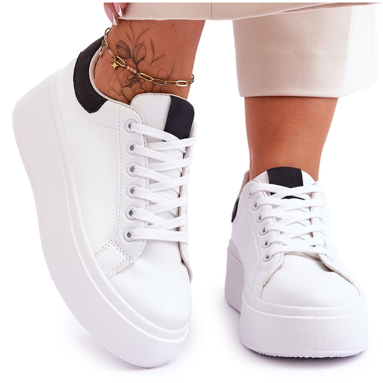 Zapatos Deportivos En Una Plataforma Masiva Blanco Y Negro Boneti