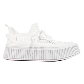 Zapatillas caladas blancas en la plataforma Shelovet. blanco