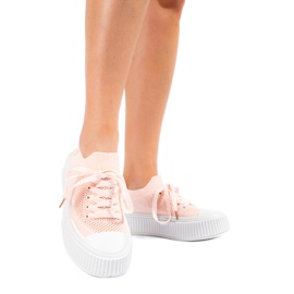 Zapatillas rosas caladas en la plataforma Shelovet. rosado