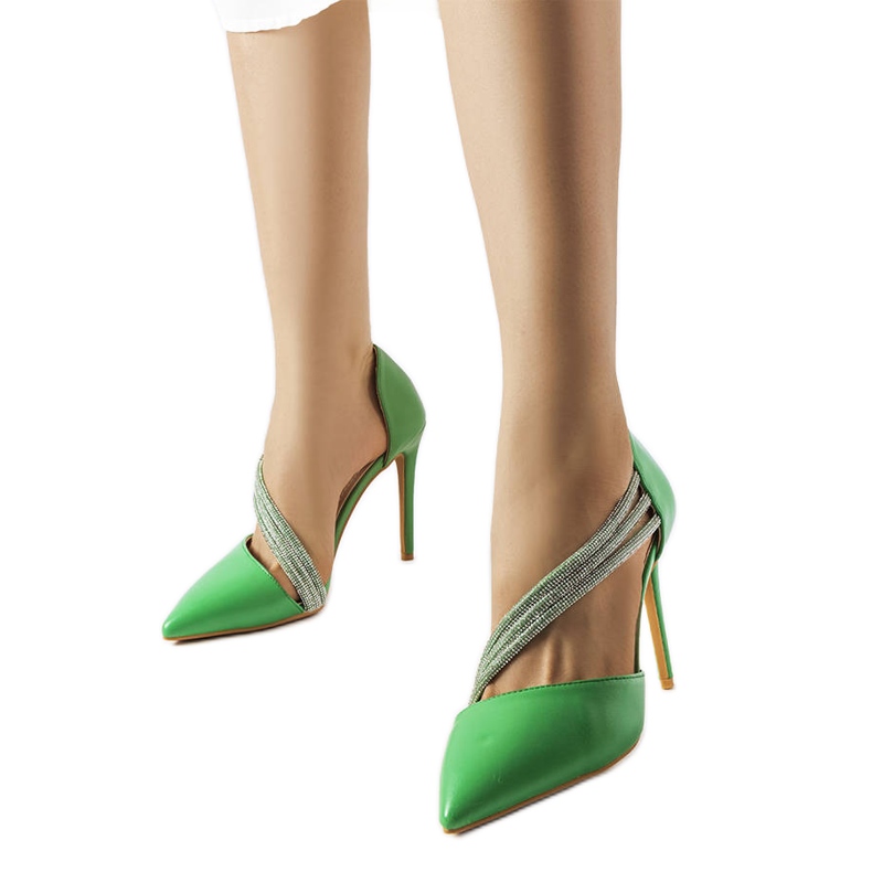 Tacones verdes decorados con pedrería de Abbotsford