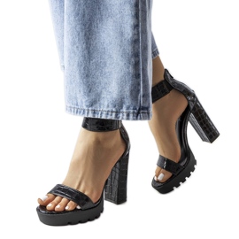 Sandalias con estampado de serpiente negras de Knoxville negro