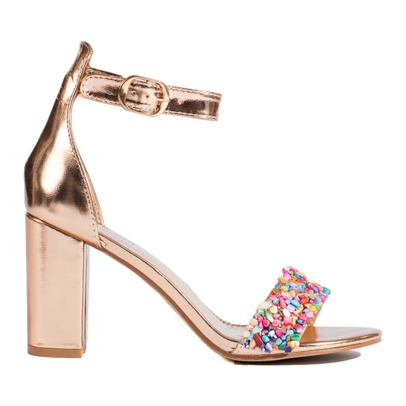 Sandalias con tachuelas doradas de Shelovet dorado