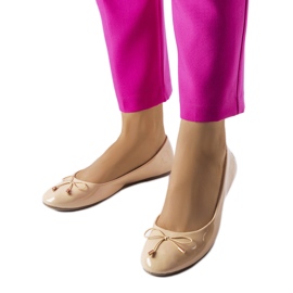 Bailarinas lacadas en beige Lakewood