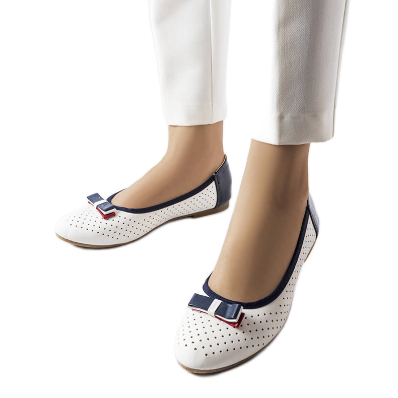 Bailarinas blancas caladas con lazo Tisser blanco