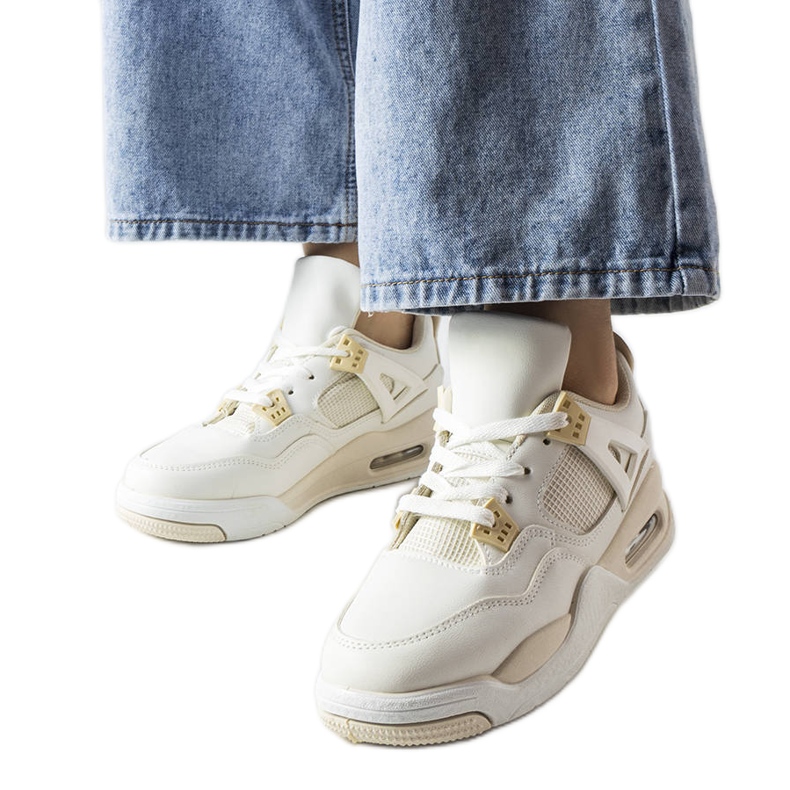 Deportivas beige de materiales combinados de Malas Deportivas beige de materiales combinados de Malas