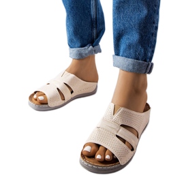 Sandalias de cuña ligera beige de Oliwia