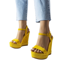 Sandalias de cuña amarillas de Inala amarillo