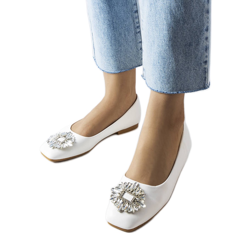 Bailarinas blancas con broche Miren blanco