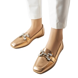 Mocasines en oro rosa con pedrería de Marechal dorado