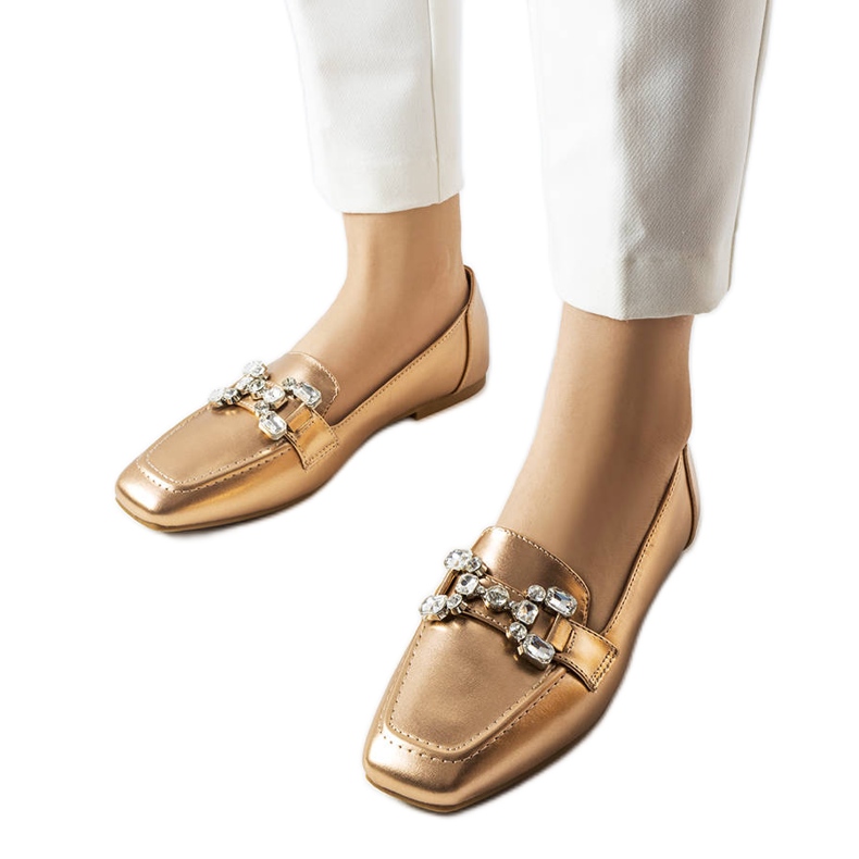 Mocasines en oro rosa con pedrería de Marechal dorado