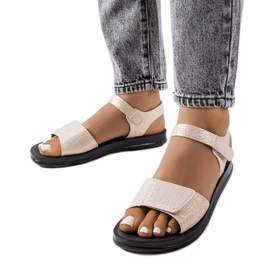 Sandalias beige con parte superior decorativa de Phillip
