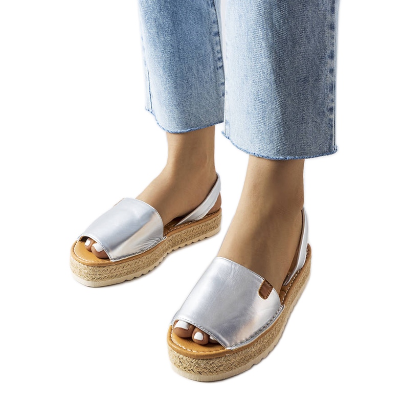 Alpargatas plateadas con plataforma de Sadbera Alpargatas plateadas con plataforma de Sadbera