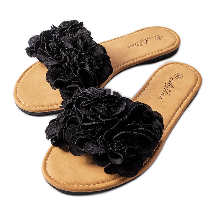 Babuchas negras con flores de Alfrida negro Babuchas negras con flores de Alfrida negro
