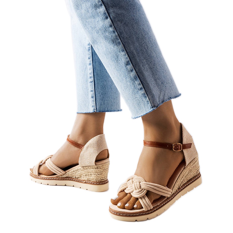 Chanclas Arabela cuña beige Chanclas Arabela cuña beige