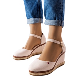 Alpargatas con cuña beige de Adelinda