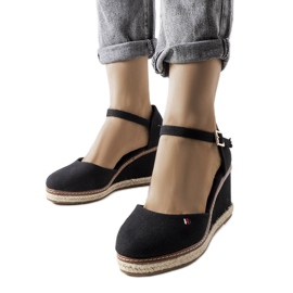 Alpargatas con cuña negras de Adelinda negro