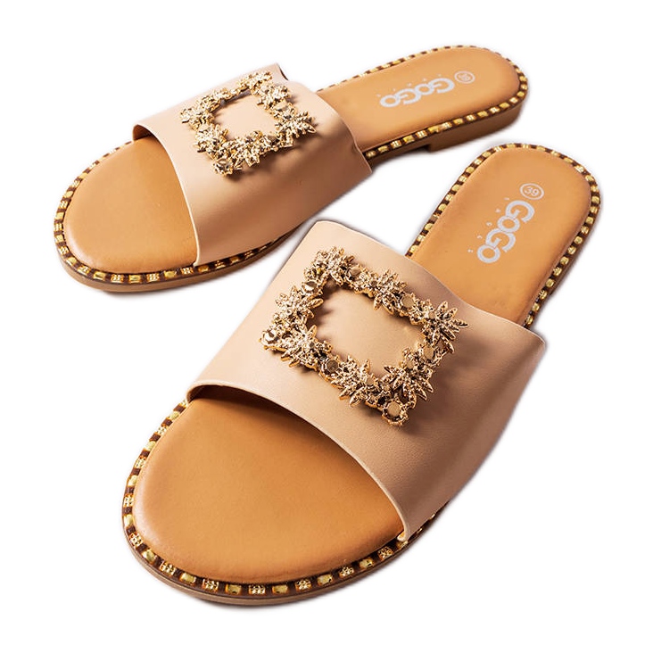 Chanclas beige con adorno de Miriama