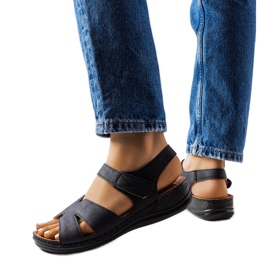 Sandalias negras de cuña baja de Nelly negro Sandalias negras de cuña baja de Nelly negro