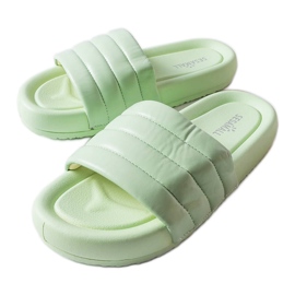 Inna Babuchas verdes decoradas con acolchado Dorene