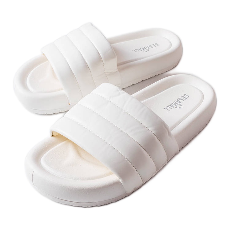 Chanclas blancas decoradas con acolchado Dorene blanco