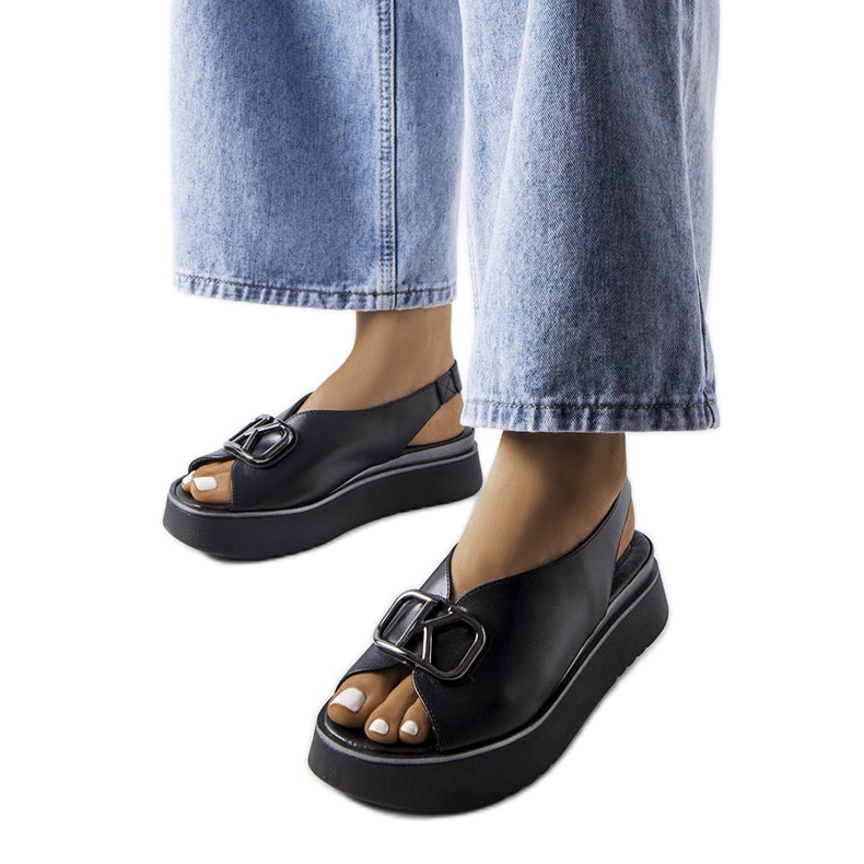 Sandalias de plataforma negras con adornos de Karino negro