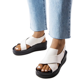 Sandalias de cuña blancas de Adelina blanco