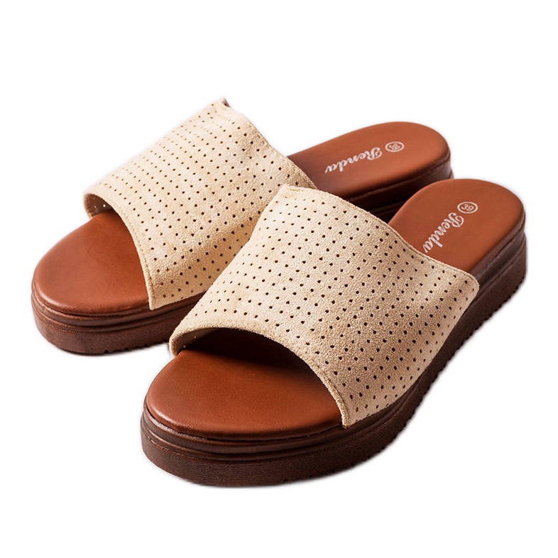 Chanclas beige con parte superior calada de Idabel Chanclas beige con parte superior calada de Idabel