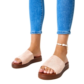 Zapatillas casa rosas con pala calada de Idabel