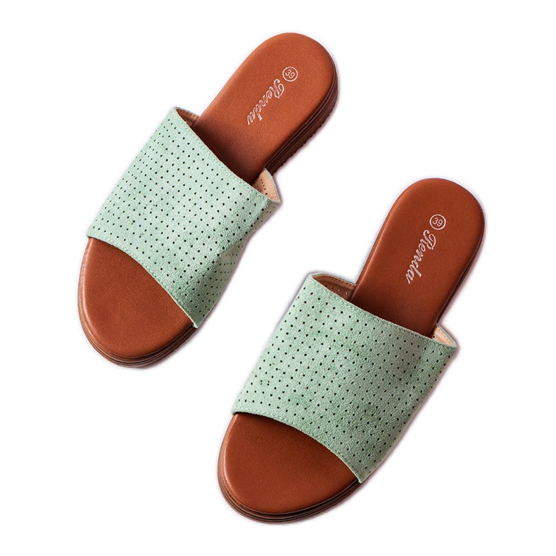 Zapatillas casa verdes con pala calada de Idabel