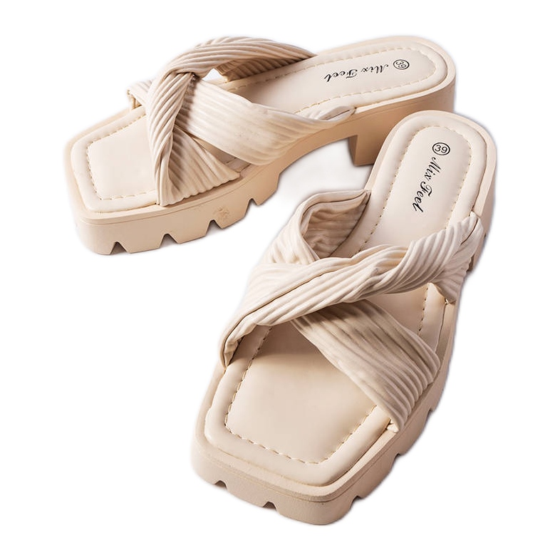 Chanclas con suela de tractor beige Dubé