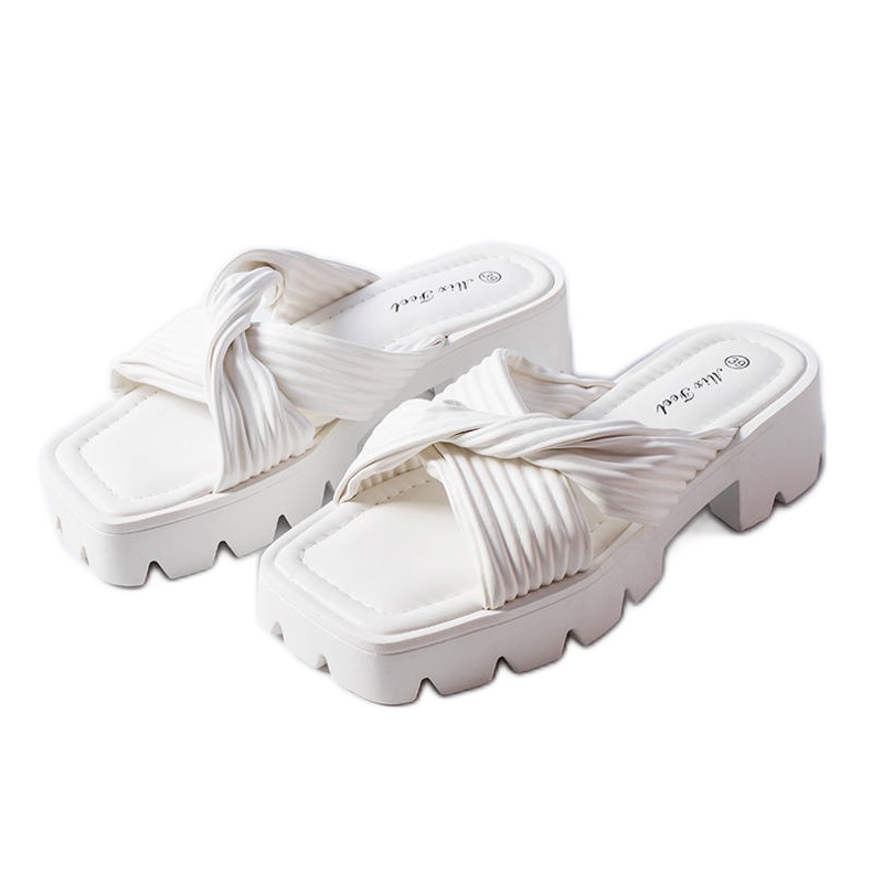 Chanclas Dubé blancas con suela tractor beige
