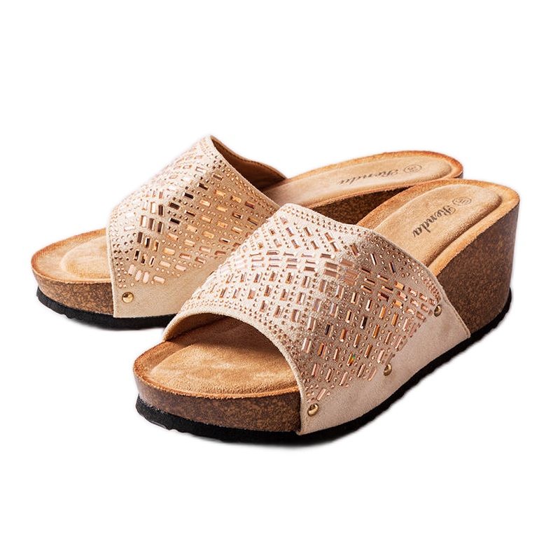 Sandalias con cuña de pedrería beige de Guymon
