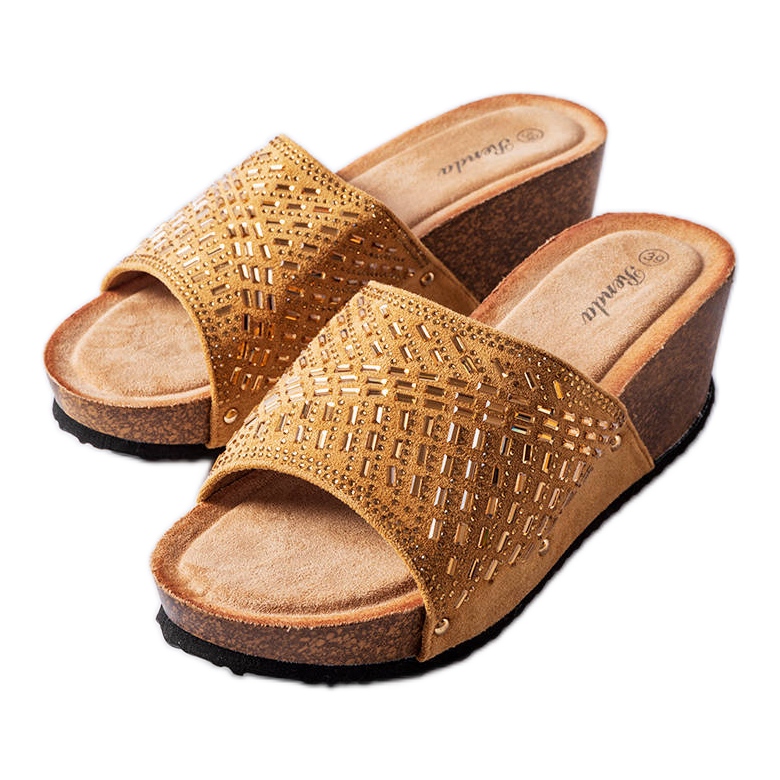 Sandalias con cuña beige oscuro de Guymon Sandalias con cuña beige oscuro de Guymon