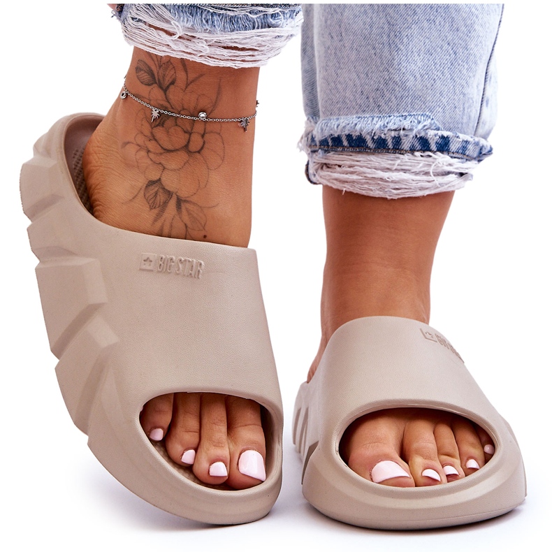 Pantuflas ligeras de espuma Big Star para mujer LL274593 Beige