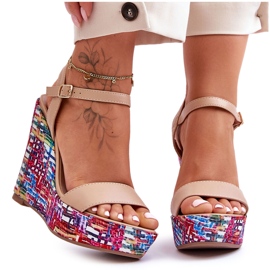 Sandalias de mujer en una colorida cuña Malibu beige