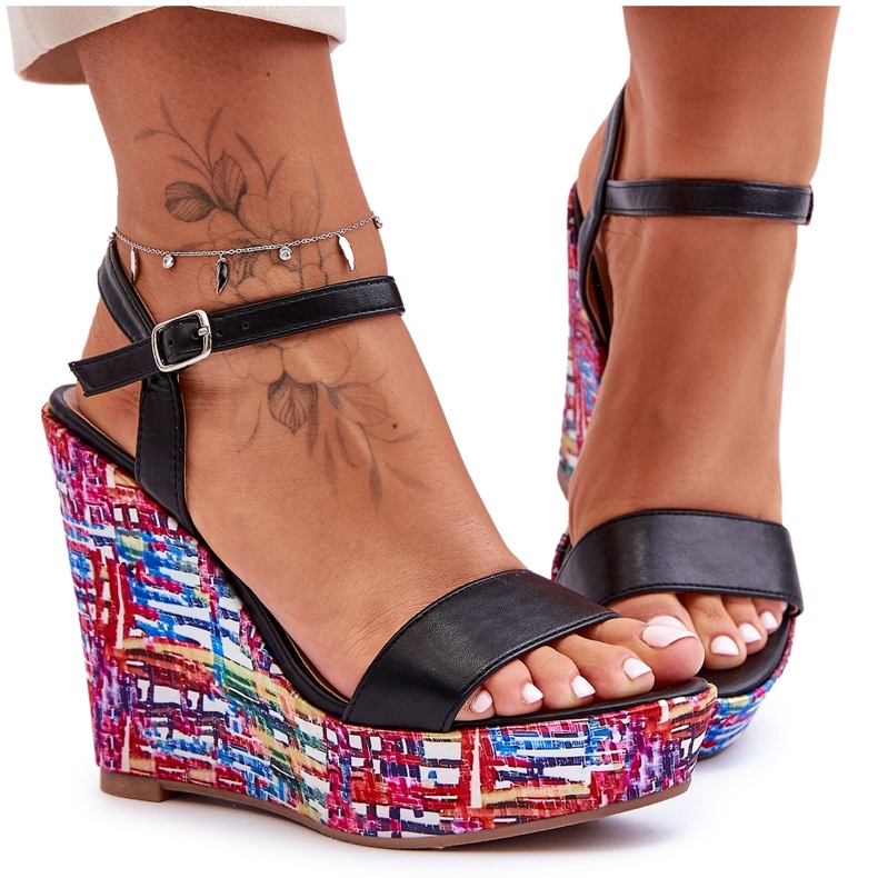 Sandalias Mujer On A Colorful Wedge Negro Malibu