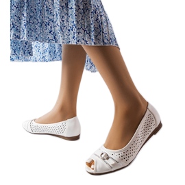 Bailarinas blancas caladas con pedrería de Creek blanco
