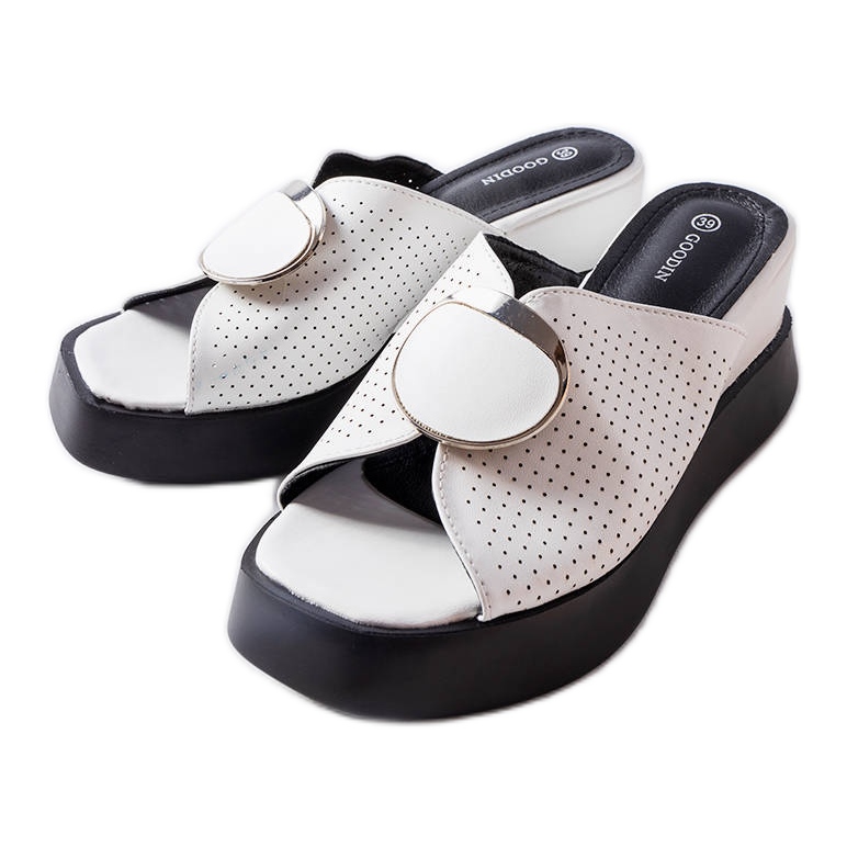 Sandalias de cuña con adornos blancas de Degna blanco Sandalias de cuña con adornos blancas de Degna blanco